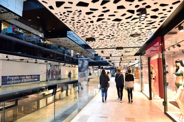 Interiorul mall-ului — Fotografie, imagine de stoc