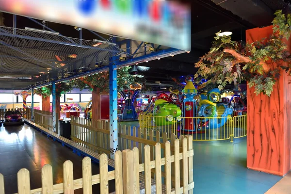 Zona de juegos en el centro comercial — Foto de Stock