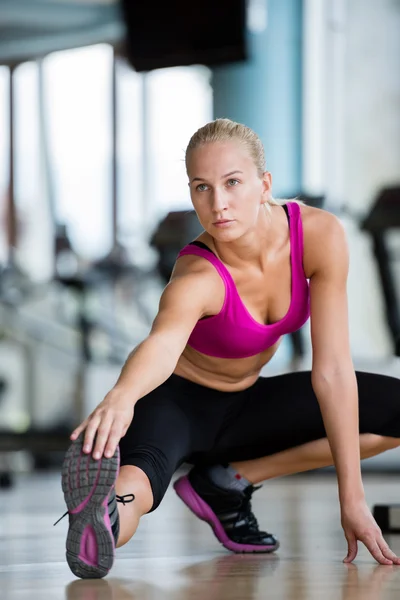 Cute Young Woman Stretching Warming Her Training Gym — Stock Photo, Image