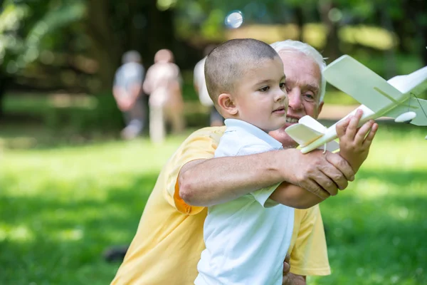 Grandfather and child have fun in park — Stock Photo, Image