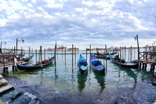 Veneza Itália vista com gôndolas — Fotografia de Stock