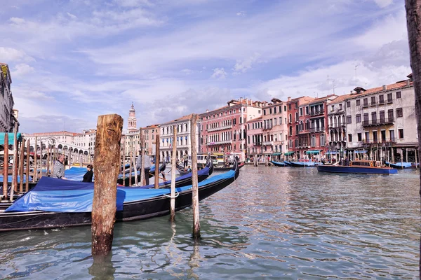 Venedig Italien vy med gondoler — Stockfoto