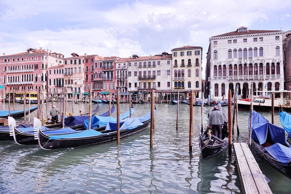 Венеция вид на Италию с гондолами — стоковое фото