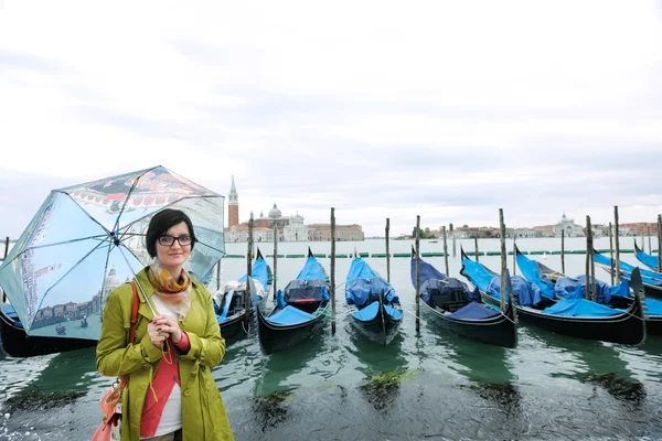 Vacker kvinna i Venedig — Stockfoto