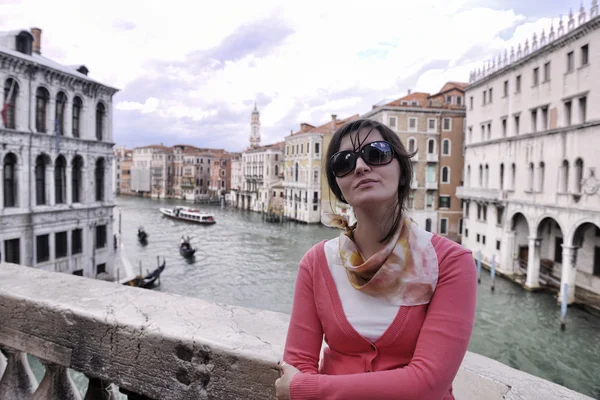 ヴェネツィアの美しい女性 — ストック写真