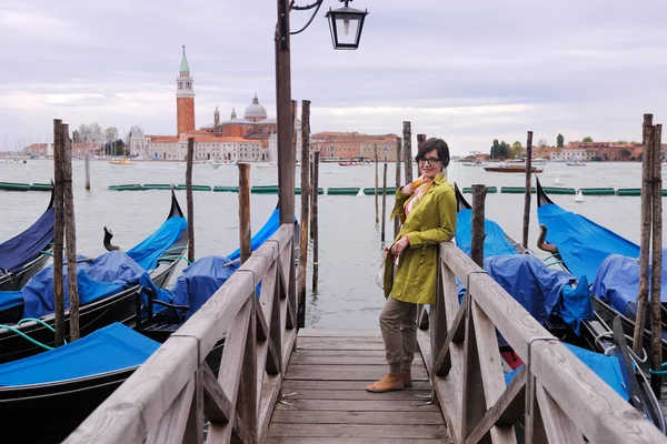Mooie vrouw in Venetië — Stockfoto