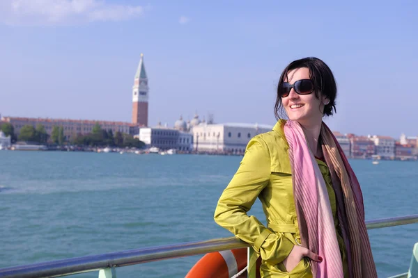 Schöne Frau in Venedig — Stockfoto