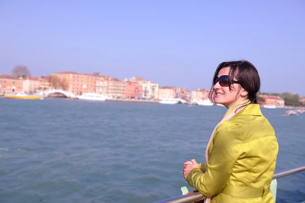 Krásná žena v Benátkách — Stock fotografie