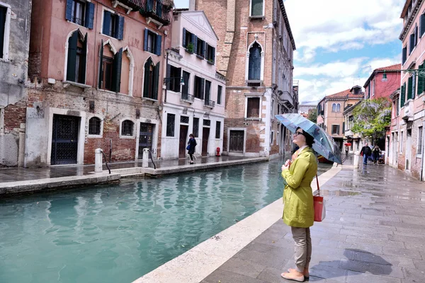 Beautiful woman in Venice — Stock Photo, Image