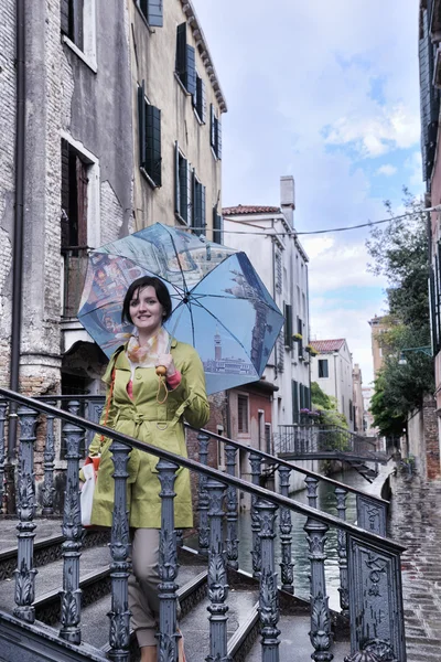 在威尼斯的美丽女人 — 图库照片
