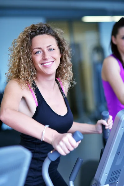 Woman  running on treadmill — Stock Photo, Image