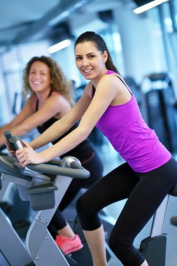 Kadın fitness döngüsü çalışma dışarı