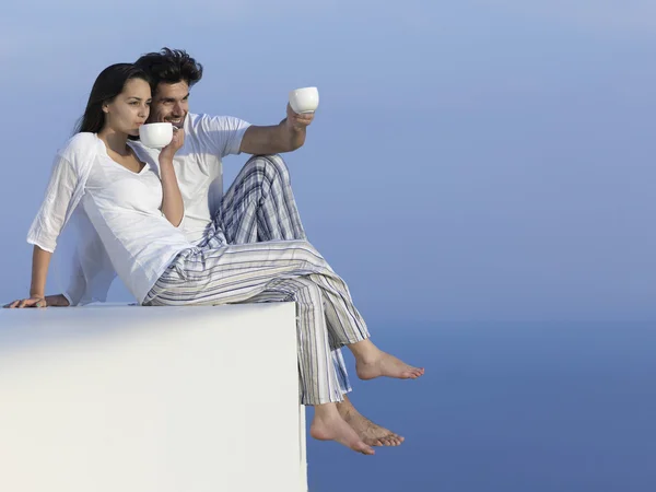 Romantický pár Relaxujte na terase — Stock fotografie