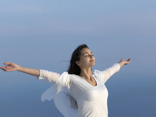 Young woman enjoy sunset — Stock Photo, Image