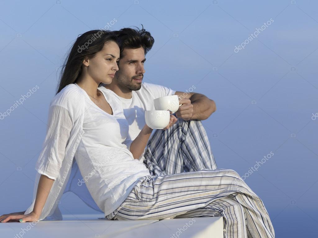 Romantische Paare Entspannen Auf Der Terrasse Stockfoto C Shock