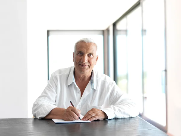 Retrato de homem sênior — Fotografia de Stock