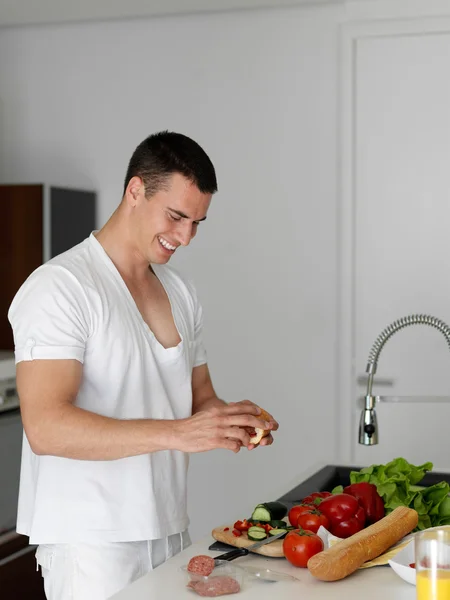 Man cooking at home — Stock Photo, Image