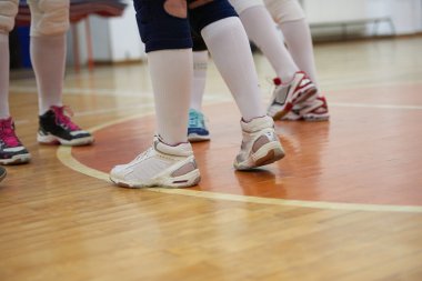 Spor arena okul spor salonunda kapalı kızlar