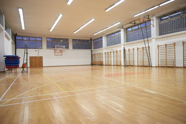 Sala gimnastyczna szkoły podstawowej kryty — Zdjęcie stockowe