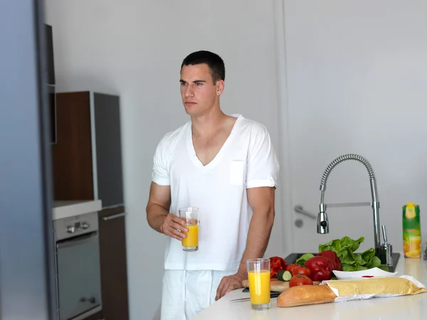 Man having orange juice — Stock Photo, Image