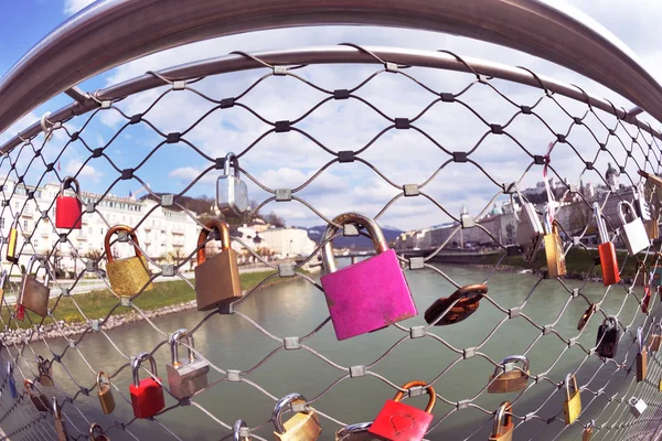 Liefde sloten in Verona — Stockfoto