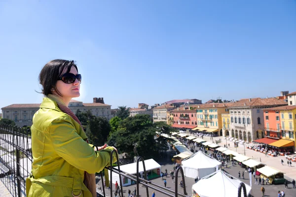 Mulher Turística Cidade Italiana Verona — Fotografia de Stock