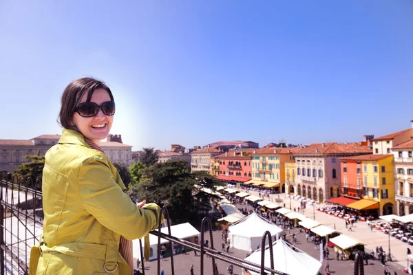 Toeristische Vrouw Het Italiaans Stad Verona — Stockfoto