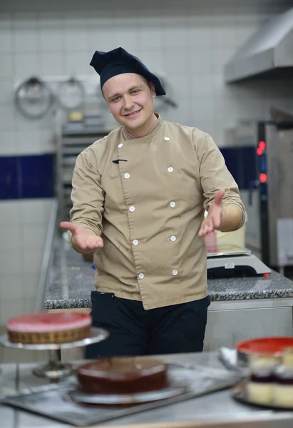 Chef Preparing Desert Cakes Kitchen — Stock Photo, Image