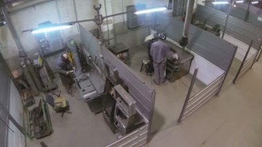 Kaynakçı metal sektöründe iş başında