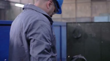 Kaynakçı metal sektöründe iş başında