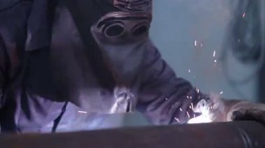 Kaynakçı metal sektöründe iş başında