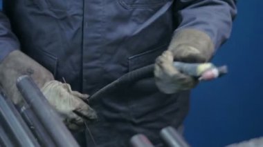 Kaynakçı metal sektöründe iş başında