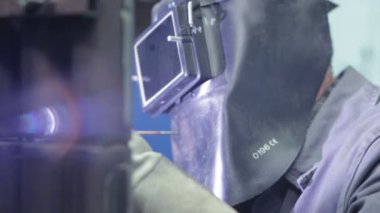 Kaynakçı metal sektöründe iş başında