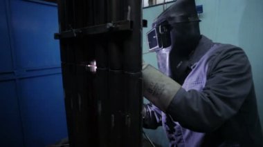 Kaynakçı metal sektöründe iş başında