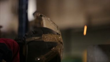 Kaynakçı metal sektöründe iş başında