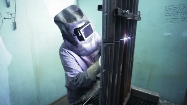 金属業界での仕事で溶接機 — ストック動画