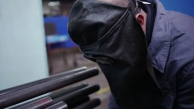 Kaynakçı metal sektöründe iş başında