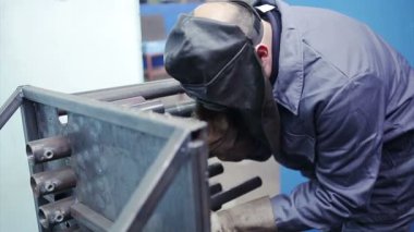 Kaynakçı metal sektöründe iş başında