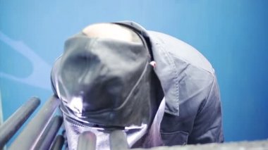 Kaynakçı metal sektöründe iş başında