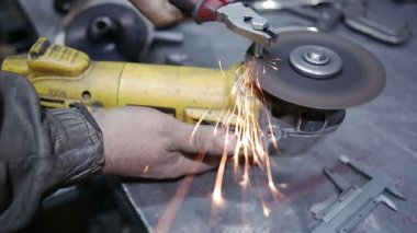 Kaynakçı metal sektöründe iş başında