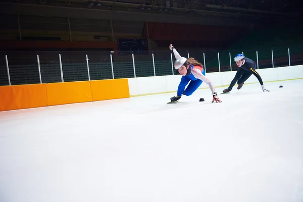 Jóvenes atletas Patinaje de velocidad — Foto de Stock