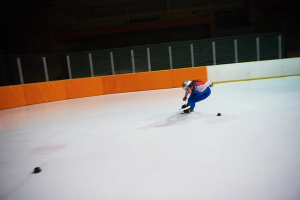 Jovem atleta Velocidade patinação — Fotografia de Stock