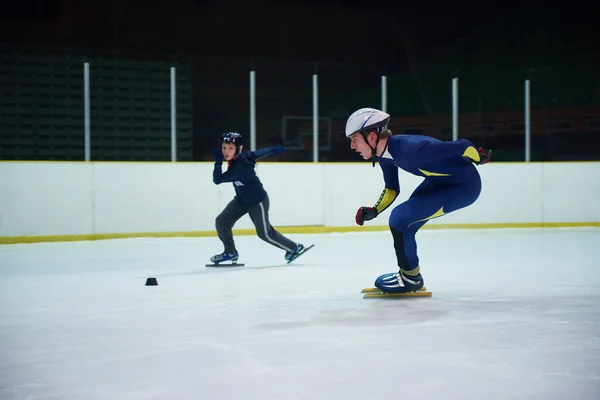 Jóvenes atletas Patinaje de velocidad — Foto de Stock