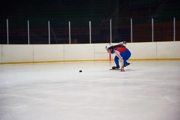 Joven atleta Patinaje de velocidad —  Fotos de Stock