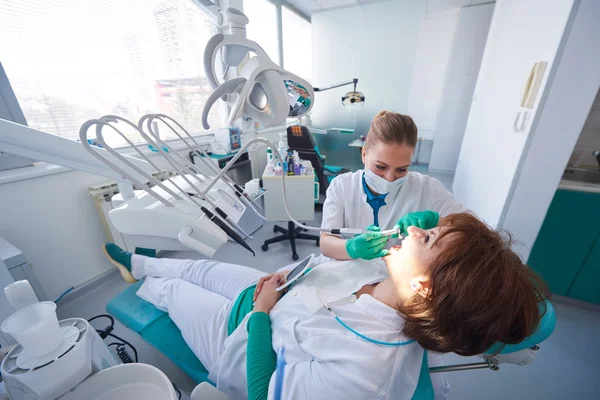 Vrouw Patiënt Tandarts Stoel Check — Stockfoto