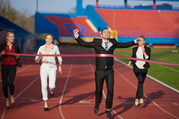 Empresários correndo em pista de corrida — Fotografia de Stock