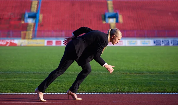 Empresaria lista para correr — Foto de Stock