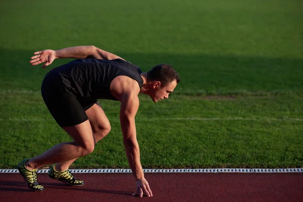 Atletisk man start — Stockfoto