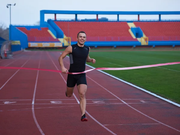 Athletic löpare finis spår — Stockfoto