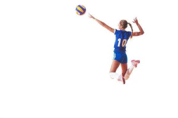 Волейбольная женщина прыгает и пинает мяч — стоковое фото